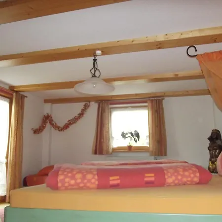 Gemuetliche In Urigem Apartment